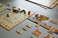 művészeket és tudósokat hozatnak udvaraikba